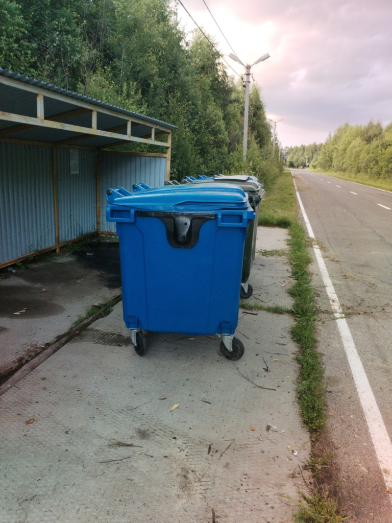 image-285-768x1024 В Увате пожаловались на опасное размещение мусорных контейнеров