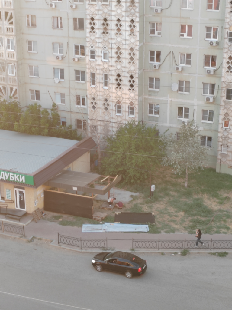 image-299-768x1024 «Что хотим, то и делаем»: жители Астрахани жалуются на торговый павильон на Куликова