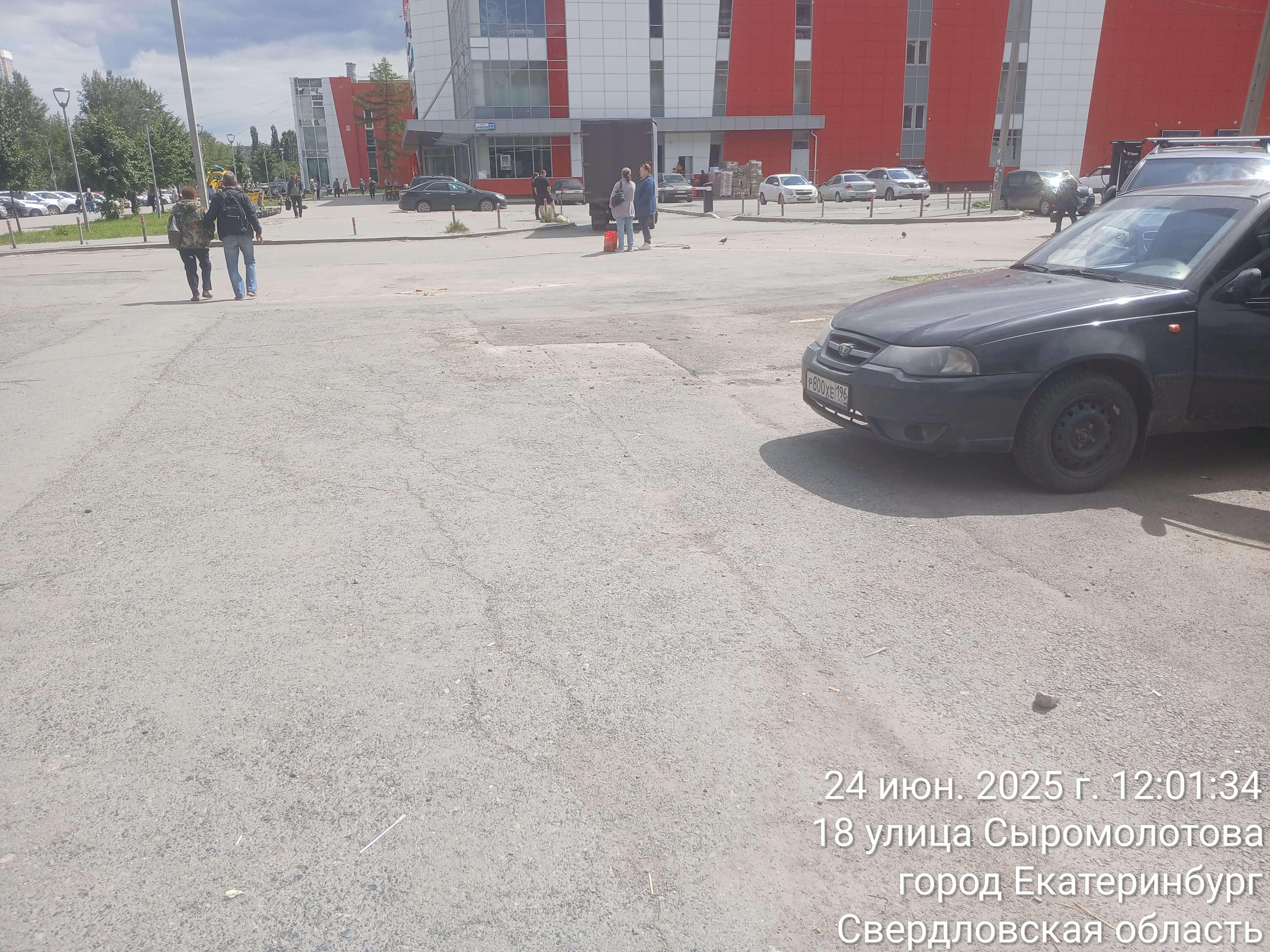 image-344 Администрация Екатеринбурга не подтвердила факты стихийной торговли на Щорса, де Геннина и Щербакова