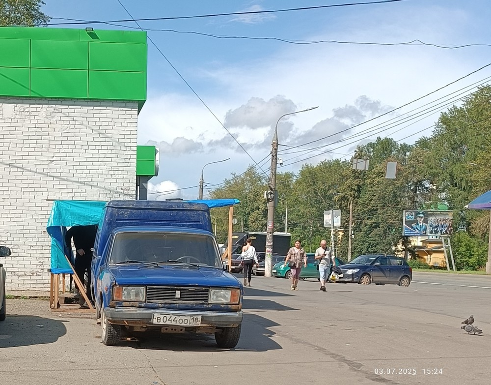 image-61 В Ижевске на улице Гагарина выявили две незаконные торговые точки