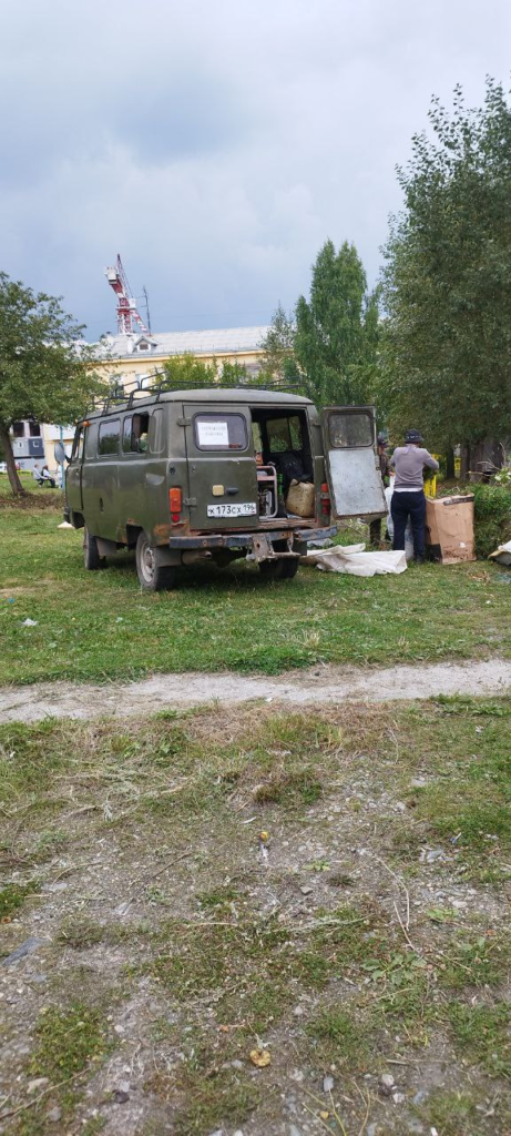 image-124-461x1024 Детская площадка в Верхней Пышме превращена в парковку и свалку для травы
