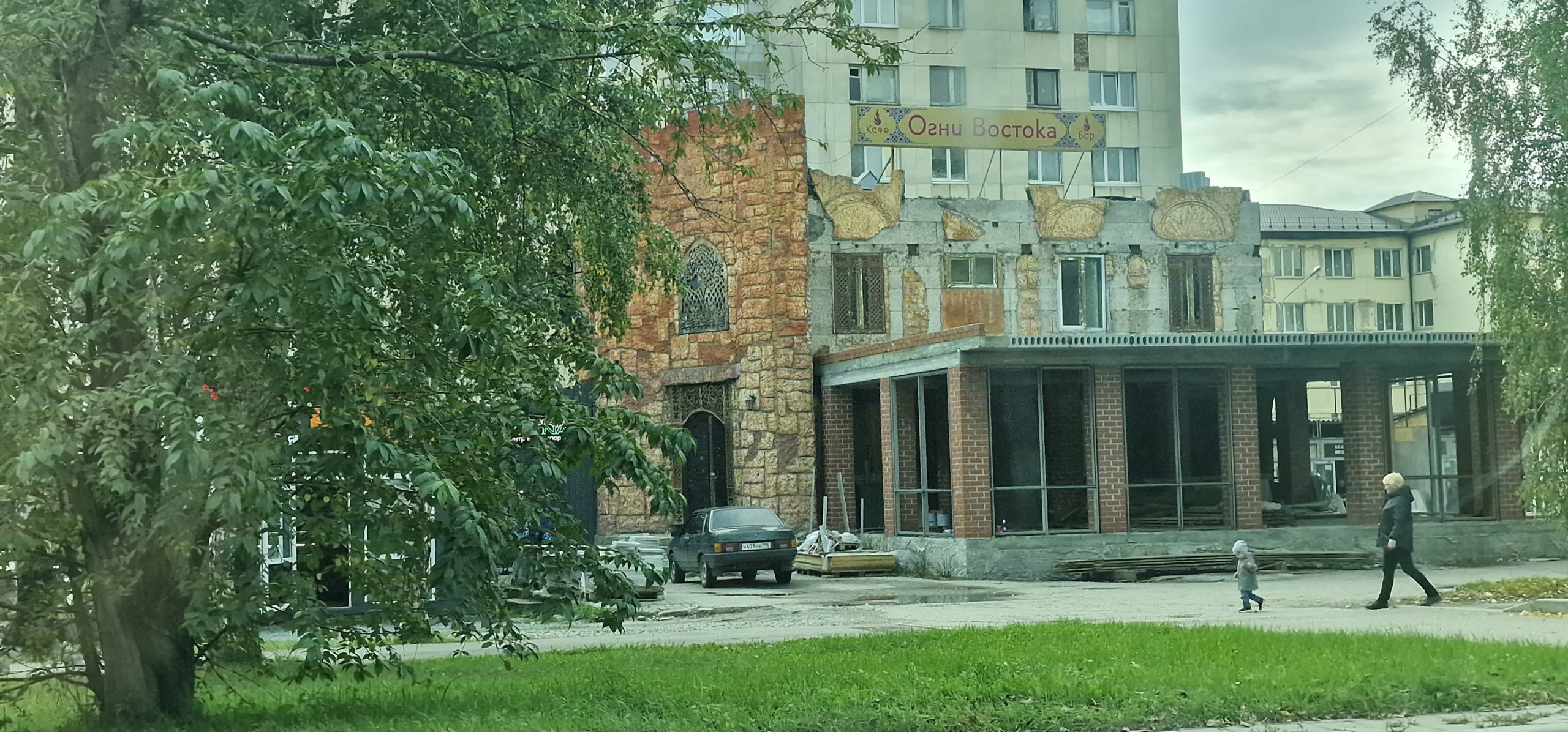 20250910_164447-d9da8598bb715bd19b9d9be940897850-scaled В Екатеринбурге просят проверить законность строительных работ на Комсомольской