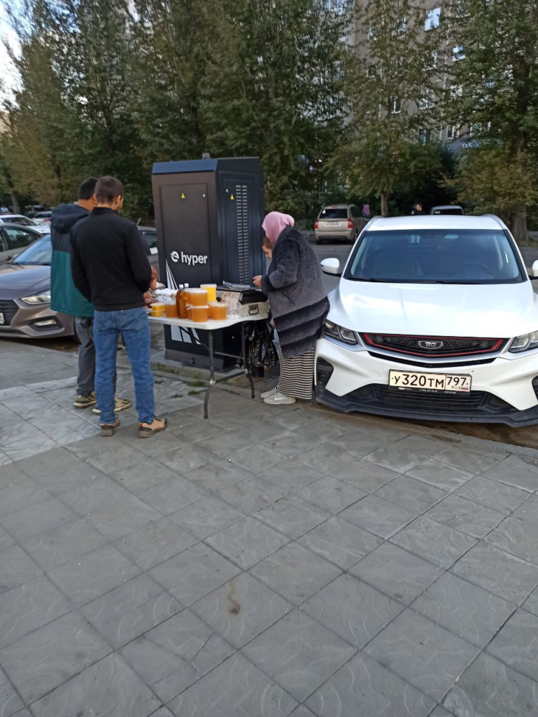 image-13-769x1024 На улице Пехотинцев в Екатеринбурге обнаружили сомнительную торговлю с авто
