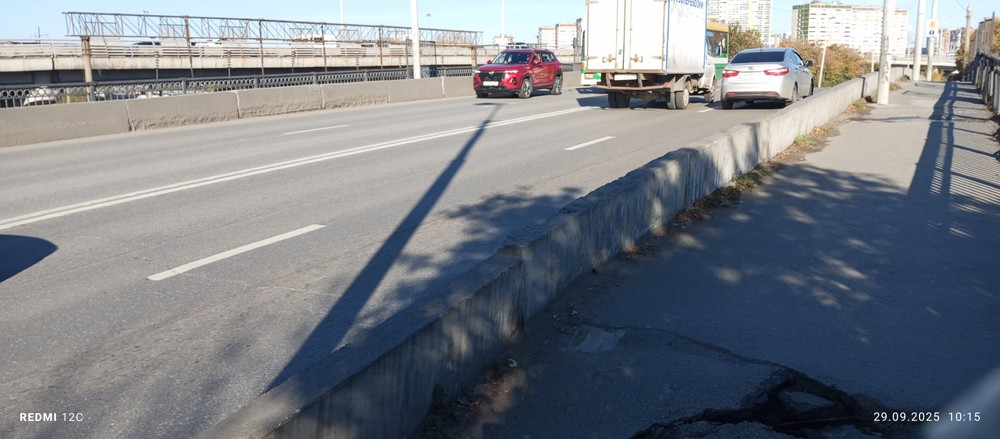 image-285 В Екатеринбурге на мосту на Бебеля снова появились ямы