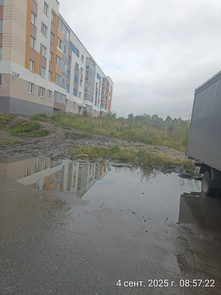 image-35-769x1024 В Екатеринбурге на Широкореченской улице невозможно проехать из-за ям и грязи