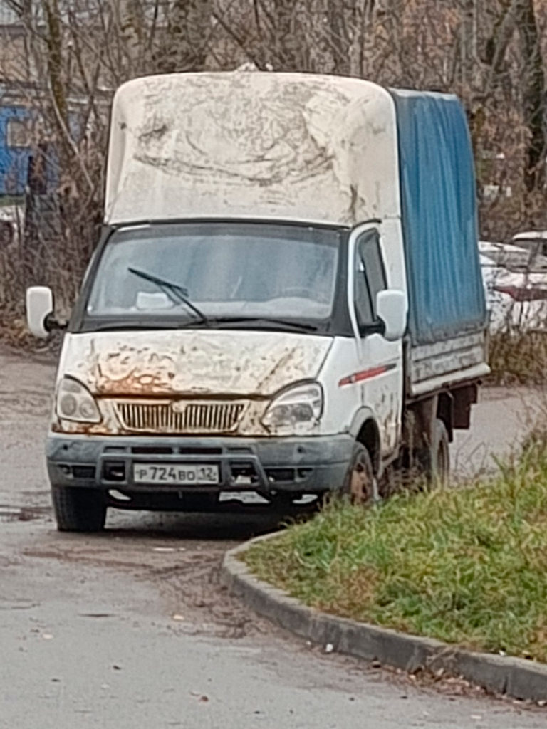 KazanUl.Himikov-1-768x1024 В Казани брошенная «Газель» два года мешает проезду на стоянку на ул. Химиков