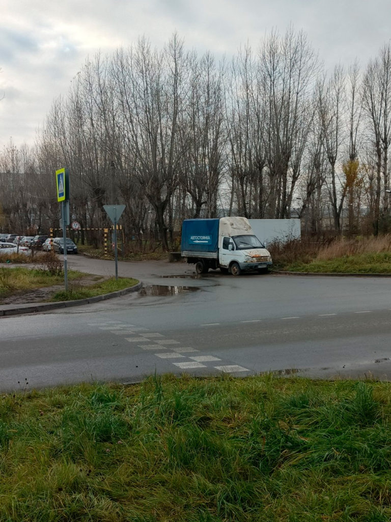 KazanUl.Himikov-2-768x1024 В Казани брошенная «Газель» два года мешает проезду на стоянку на ул. Химиков