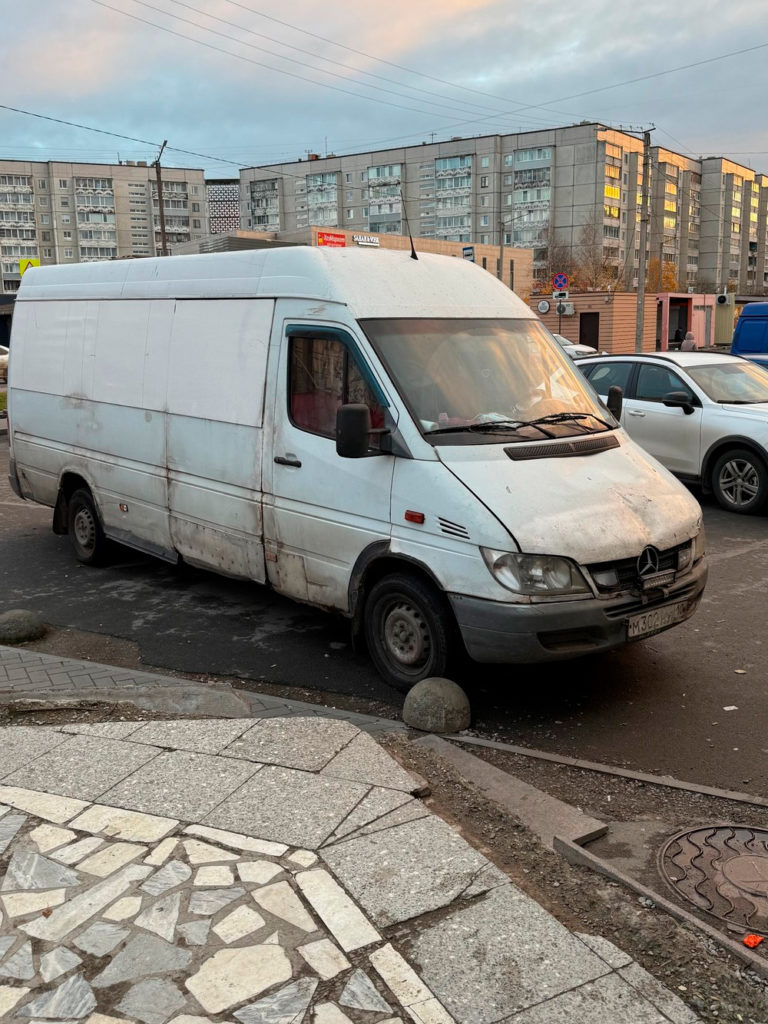 Petrozavodsk.-Ul.-Drevlyanka-1-768x1024 В Петрозаводске на улице Древлянка организовали стихийную торговлю