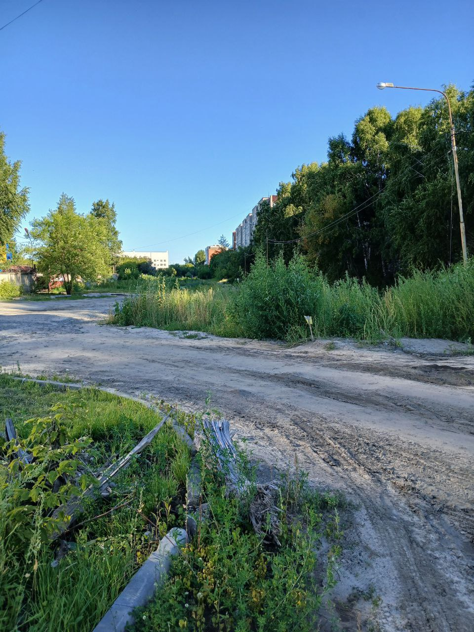 image-179 Невозможно ни пройти, ни проехать: улица Безымянная в Тюмени превратилась в болото