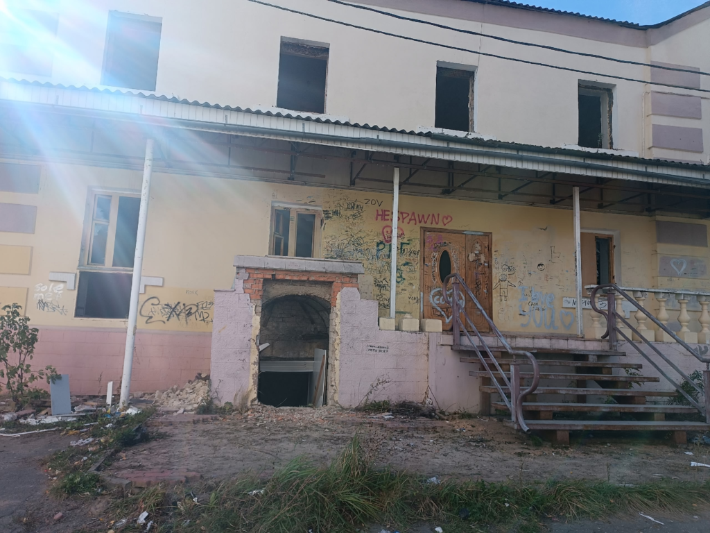 image-32-1024x768 В Орле жители требуют снести опасный заброшенный дом на Песковской улице