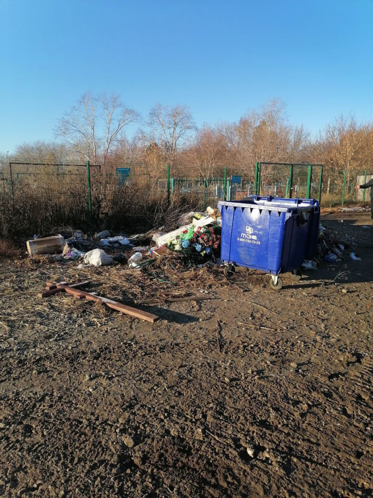 image-134-768x1024 В селе Луговое Тюменской области сообщили о свалке на местном кладбище