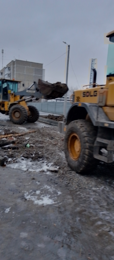 image-145-450x1024 В Ирбите жители дома на ул. Маршала Жукова, 5 вышли на протест против захвата парковки застройщиком