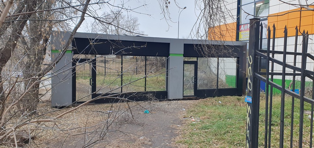 image-26 На Орденоносцев в Екатеринбурге появились сомнительные торговые точки