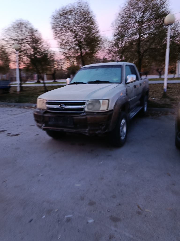 image-93-768x1024 Жители Тюмени жалуются на брошенные машины на Широтной, 61