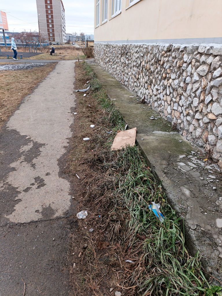 Okruzhnaya-8-3-768x1024 Жители Вторчермета устали от свалок и разбитых тротуаров в районе