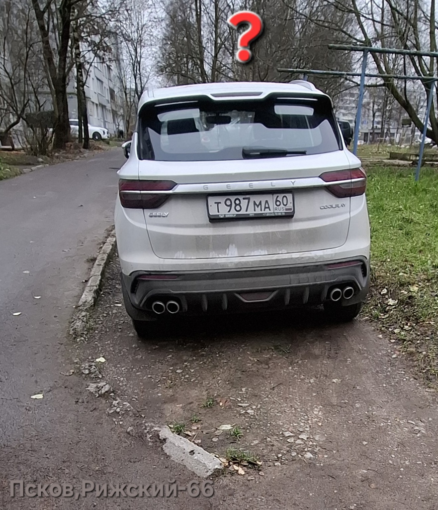 image-37-881x1024 В Пскове двор на Рижском проспекте разрушен из-за самовольных парковок