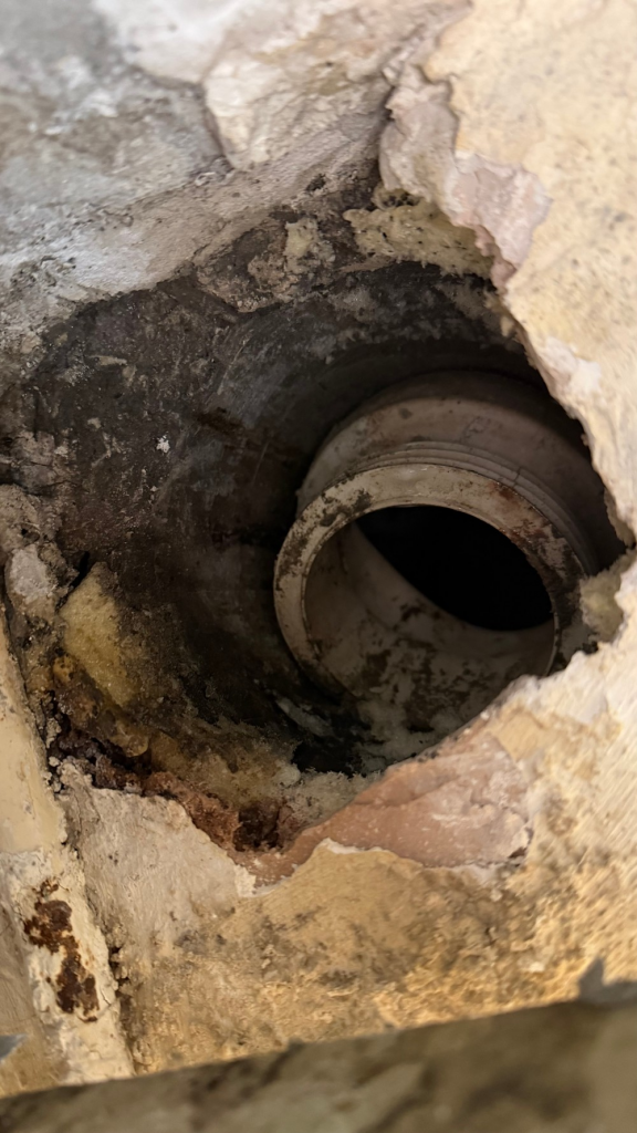 image-75-576x1024 После ремонта крыши в Бийске канализация «течет» в квартиры