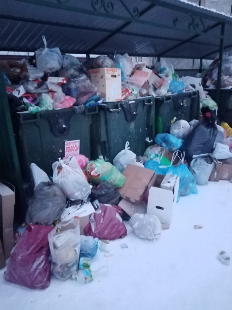 image-77-768x1024 Жители дома на Шаумяна в Екатеринбурге жалуются на невывоз мусора