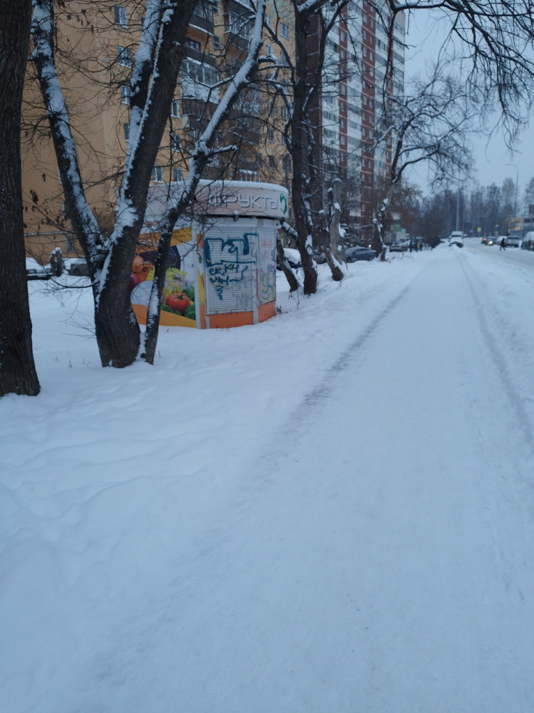 image-85-768x1024 Заброшенный киоск на Электриков в Екатеринбурге: кто ответит за газон?