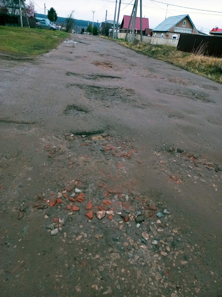 kazan-Suvorova-2-768x1024 «Проходим через Альпы»: в Казани на улице Суворова дорогу не ремонтировали более 30 лет