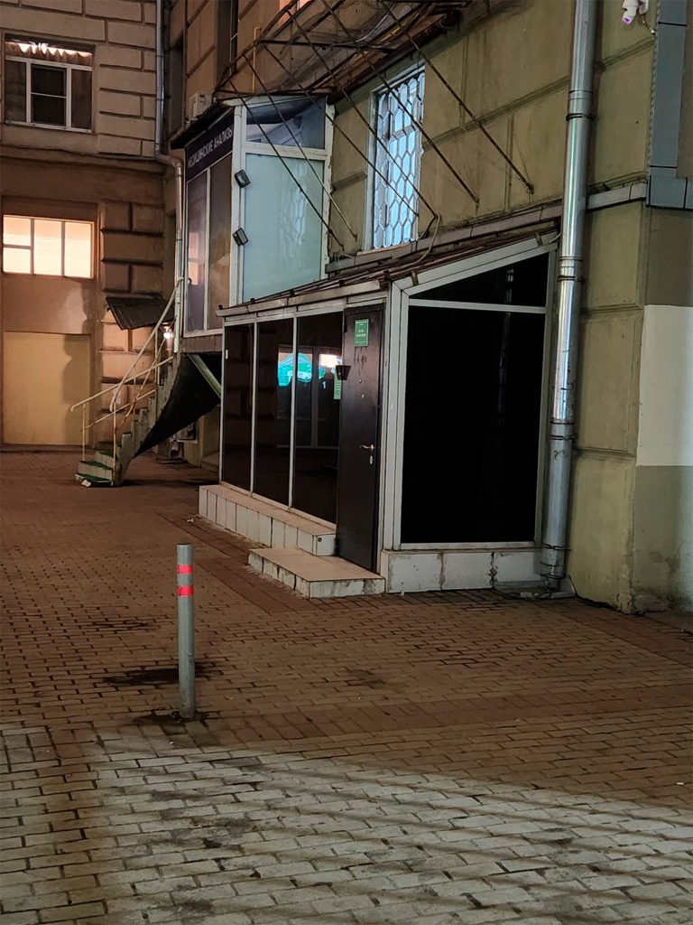 moskva-kutuzovskij-prospekt-3-768x1024 Жители Москвы просят проверить деятельность салона на Кутузовском проспекте