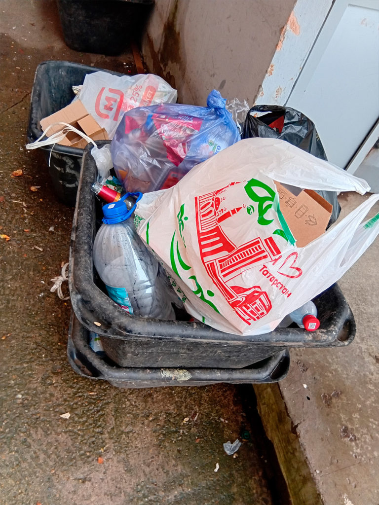 nch-raskolnikova-3-768x1024 В Набережных Челнах в 35-м комплексе несколько дней не вывозят мусор