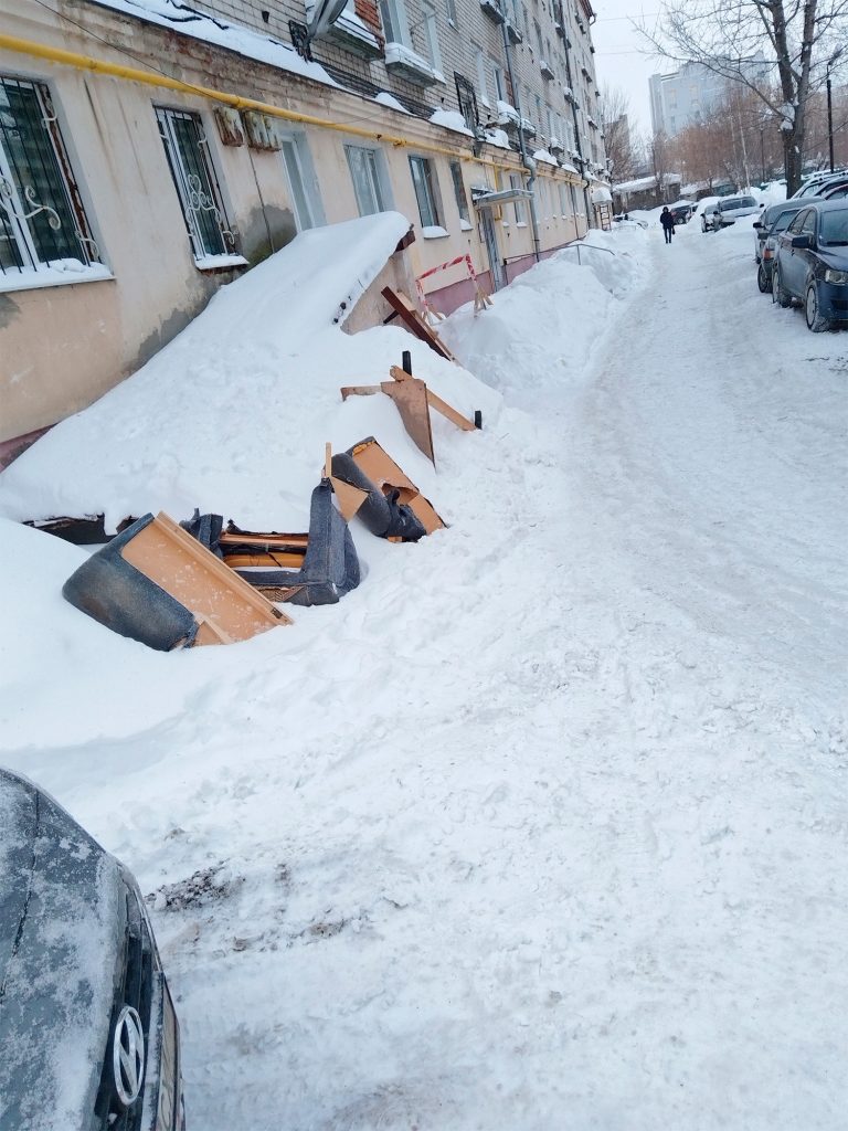 21752-1-768x1024 Казанцы просят привести в порядок двор на Ново-Азинской после уборки