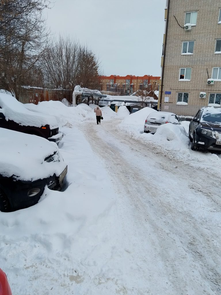 21752-2-768x1024 Казанцы просят привести в порядок двор на Ново-Азинской после уборки