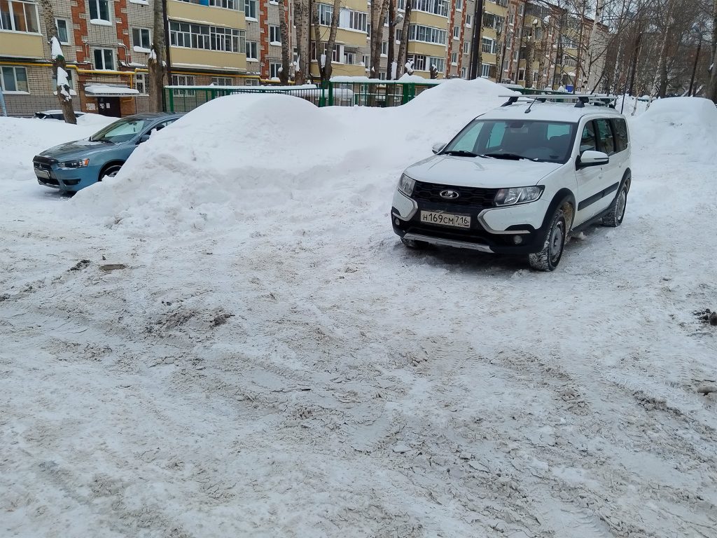 21752-3-1024x768 Казанцы просят привести в порядок двор на Ново-Азинской после уборки