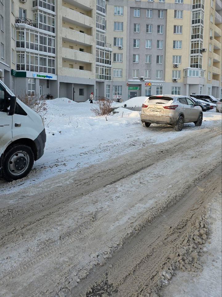 Ekaterinburg-Leninskij-rajon-ul.-Yamskaya-v-rajone-Chkalova-124-3 Колеи глубже 30 см: в Екатеринбурге просят почистить дублёр Ямской