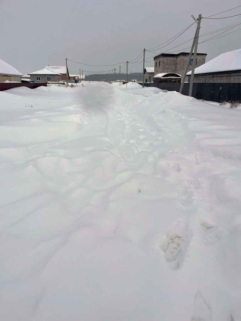 Menzelinsk-ulica-Druzhby-Narodov-d.37-768x1024 Мензелинск завален снегом: проблема охватила весь город