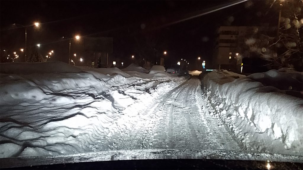 Nizhnekamsk-ul-Vokzalnaya-zd-38G-1024x576 В Нижнекамске жалуются на неубранный снег на нескольких улицах
