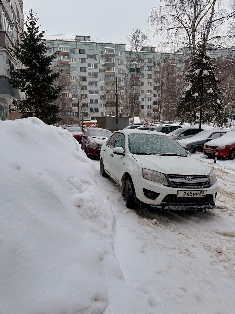 Penza-ulica-Kizhevatova-d-11-3-768x1024 Мусоровоз не проедет, люди не пройдут: житель Пензы жалуется на нечищеные дороги на Кижеватова