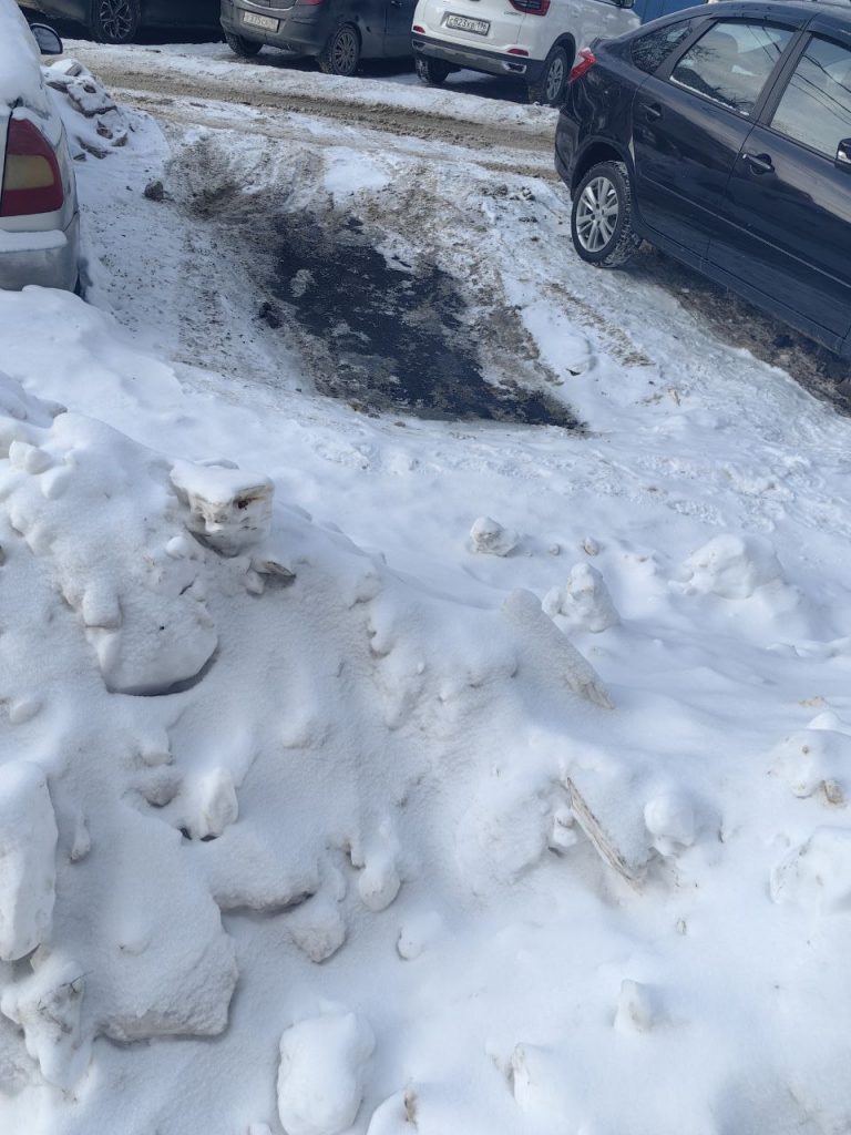 ac179c3b31a3211cf723baf5daf1d516-768x1024 Снег и мусор во дворе дома на Печатников в Екатеринбурге не убирают