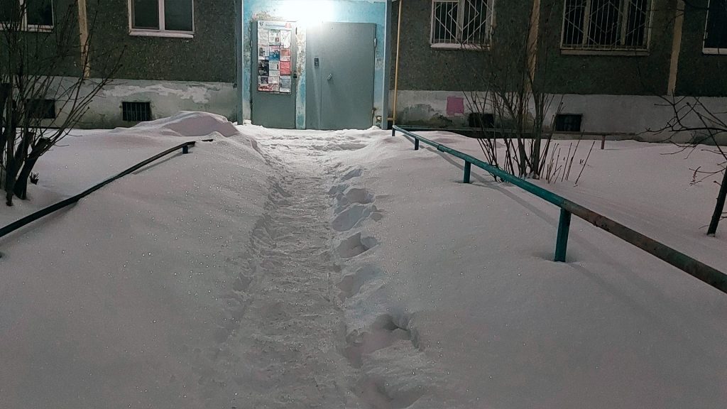 doma-54-po-ul.-Posadskaya-g.-Ekaterinburg-1-1-1024x576 Тротуар у дома №54 на Посадской в Екатеринбурге не чистят с прошлого года