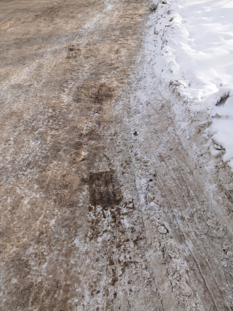 image-41-768x1024 Снег, лёд и пробки: жители Екатеринбурга жалуются на дорогу на Монтажников