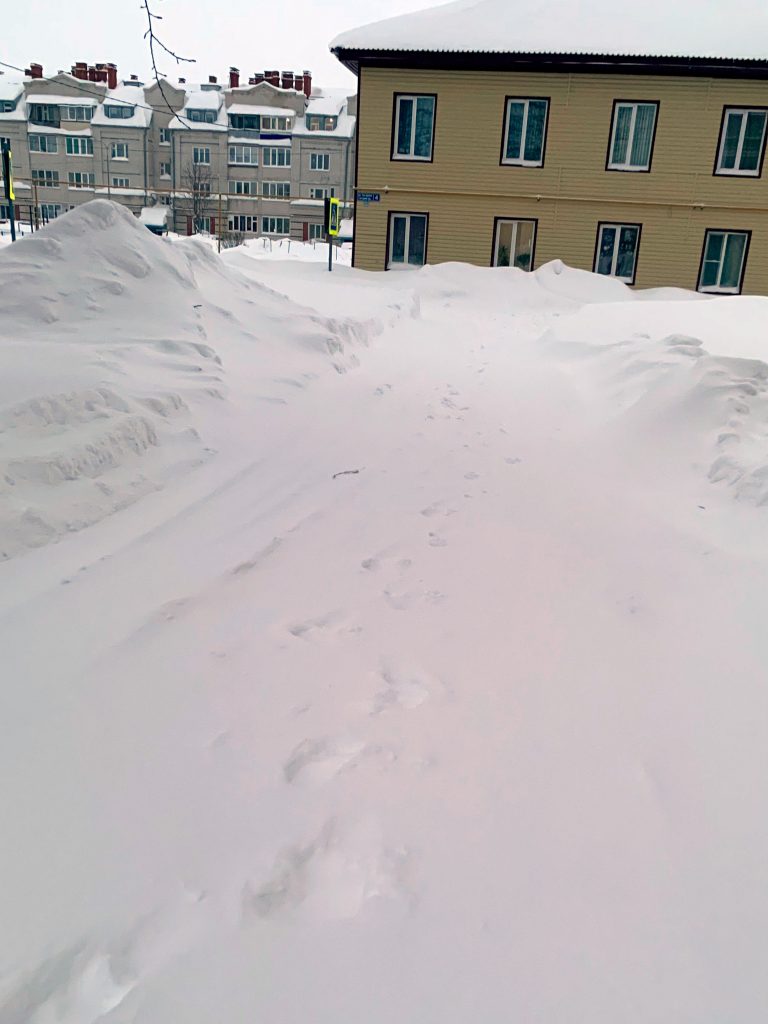 pgt-Kujbyshevskij-Zaton-ul-Gagarina-1-768x1024 Снежная блокада двора в татарском посёлке Куйбышевский Затон